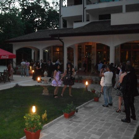 Hotel Park Karnobat Bagian luar foto