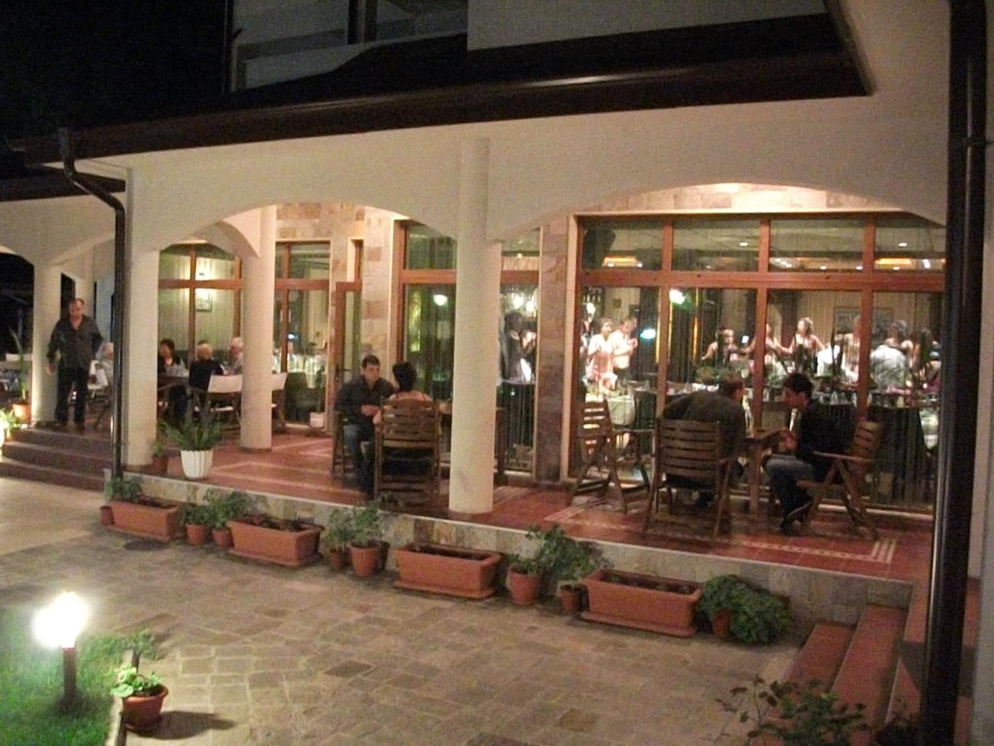 Hotel Park Karnobat Bagian luar foto