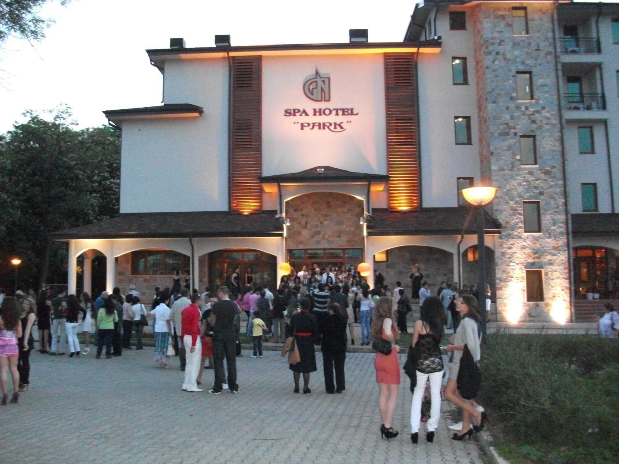 Hotel Park Karnobat Bagian luar foto
