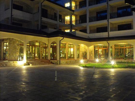 Hotel Park Karnobat Bagian luar foto