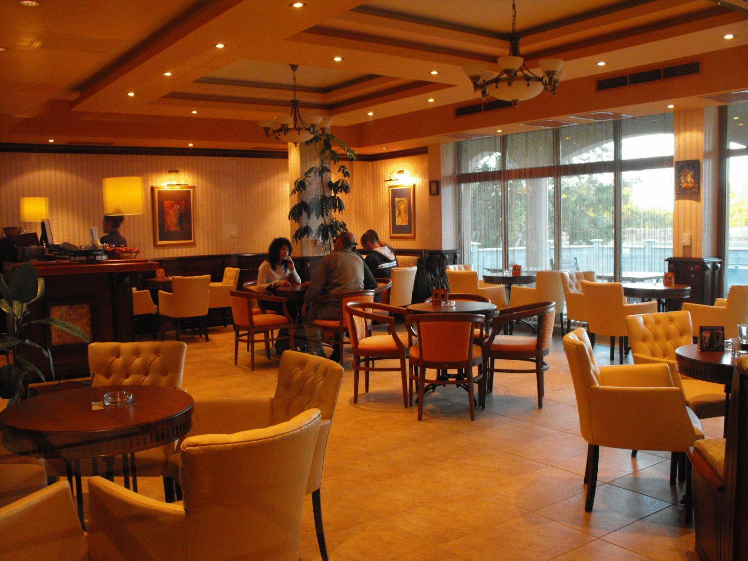 Hotel Park Karnobat Bagian luar foto